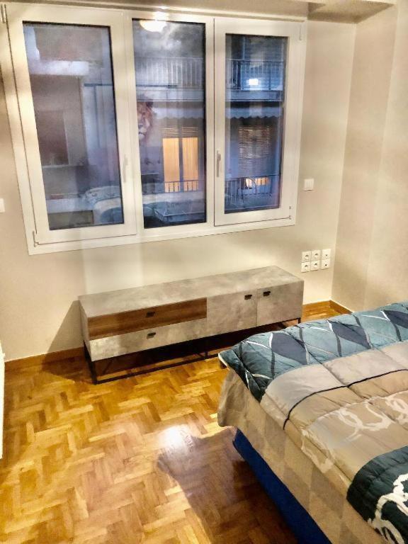 Economy Shared Apartment D In Central Афины Экстерьер фото