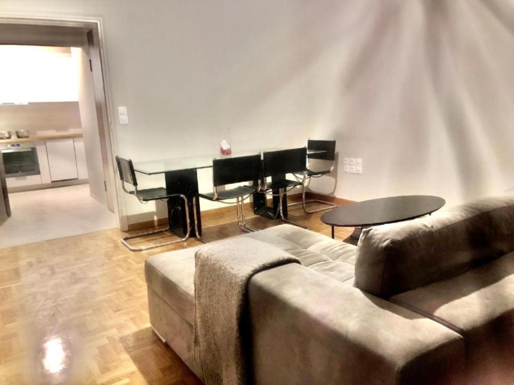 Economy Shared Apartment D In Central Афины Экстерьер фото